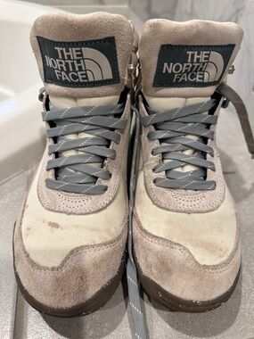 The North Face Back-To-Berkeley III Textile Waterproof boots. Women’s size 6.5